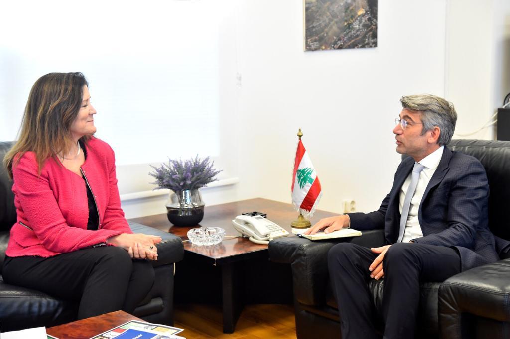 وزير الطاقة والمياه يستقبل سفير بريطانيا، وسفيرة الولايات المتحدة الاميركية للمرة الثانية في خلال أقل من أسبوع وزير الطاقة والمياه يستقبل سفير بريطانيا، وسفيرة الولايات المتحدة الاميركية للمرة الثانية في خلال أقل من أسبوع