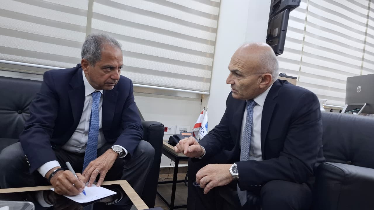 إطلاع على الملفات التي يعمل عليها...