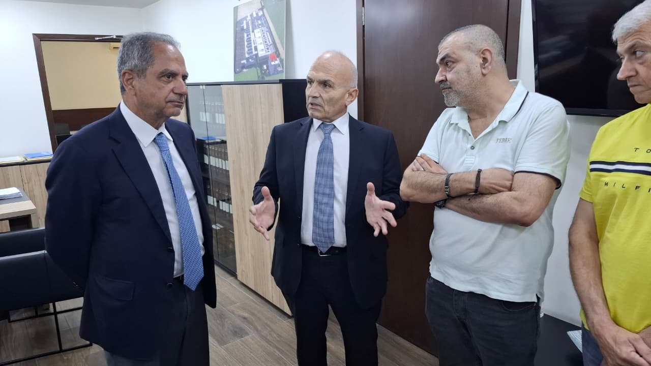 إطلاع على الملفات التي يعمل عليها... إطلاع على الملفات التي يعمل عليها...