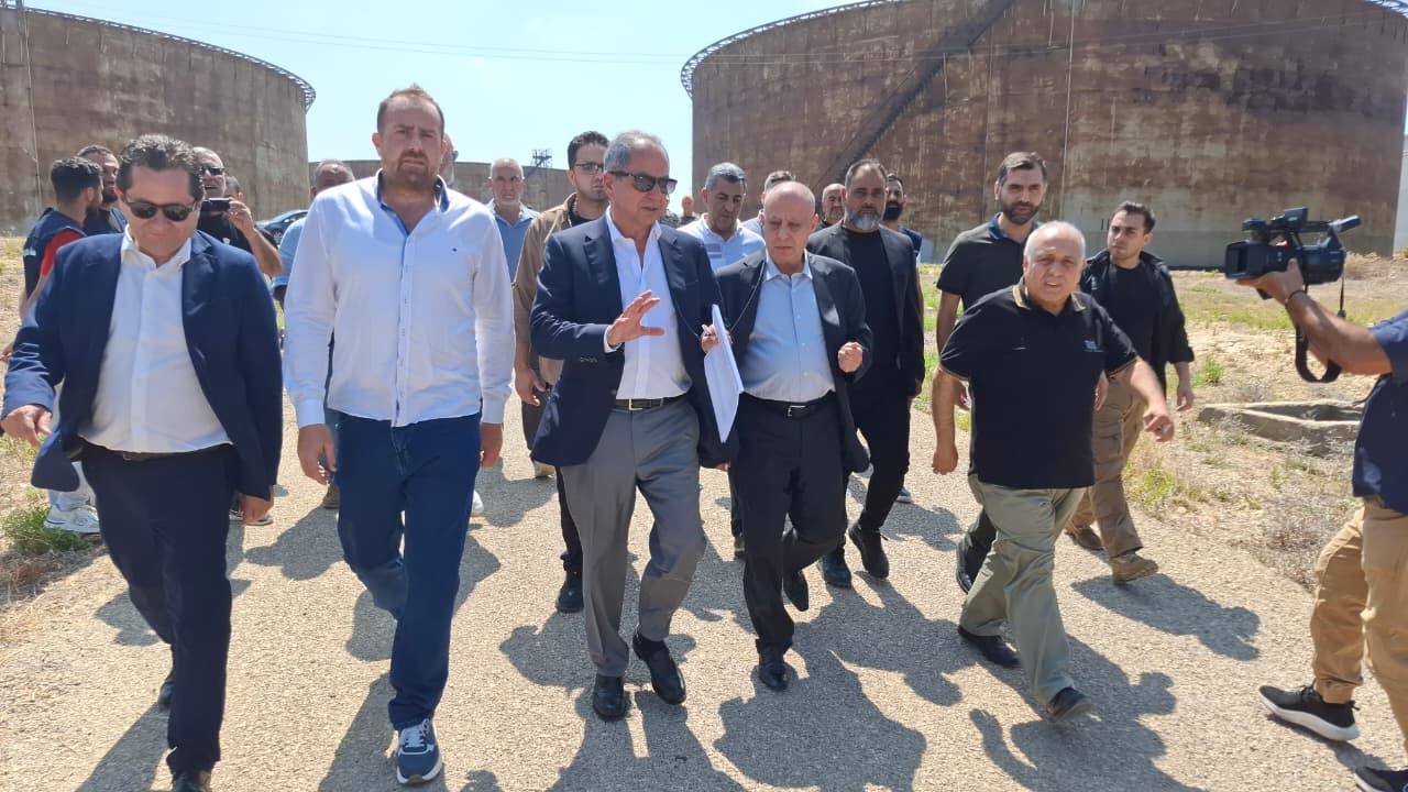 معايناً منشآت النفط والخزانات والمرابط... الصدي من الزهراني: نعمل على الاستفادة إقتصادياً من كل القدرات والأصول الاستراتيجية معايناً منشآت النفط والخزانات والمرابط... الصدي من الزهراني: نعمل على الاستفادة إقتصادياً من كل القدرات والأصول الاستراتيجية